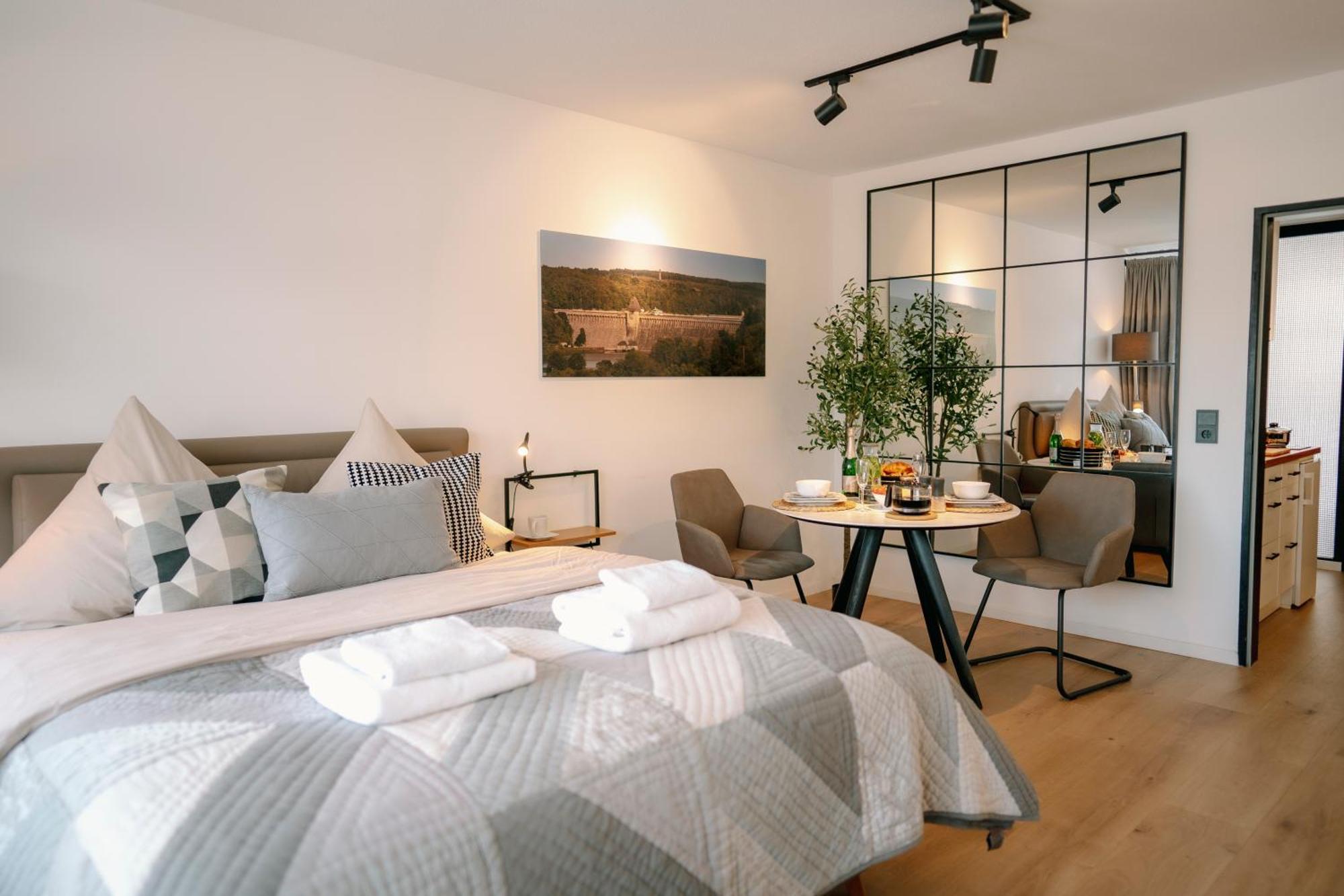 Möhnestube mit Seeblick, Pool und Sauna Apartment Möhnesee