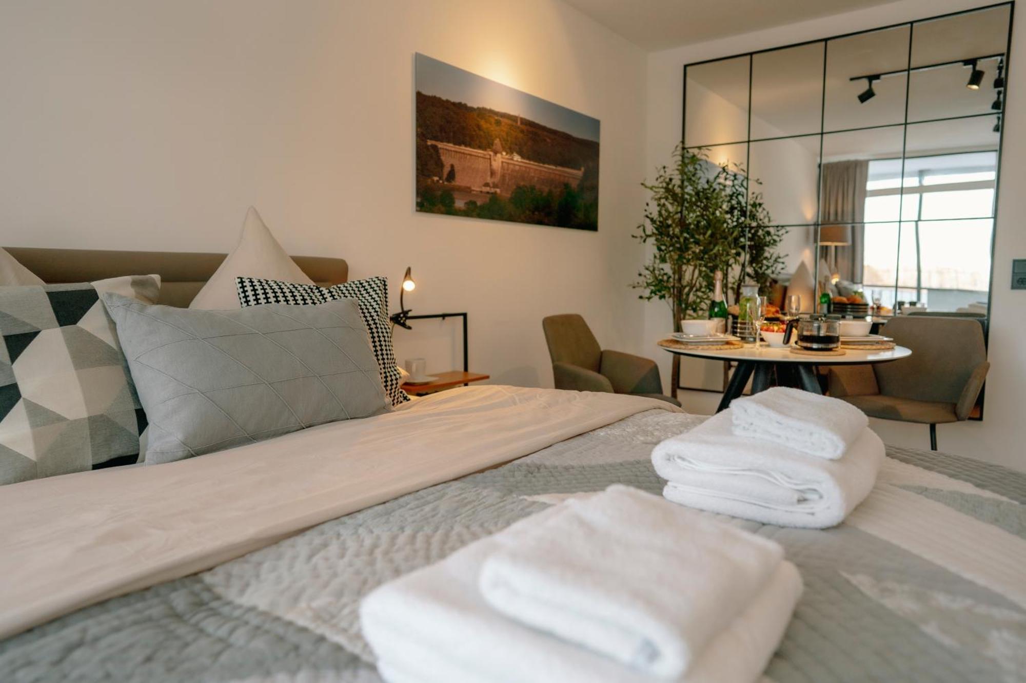 Möhnestube mit Seeblick, Pool und Sauna Apartment